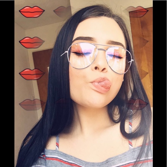 Meet your Posher, Tay - Picture 1 of 1